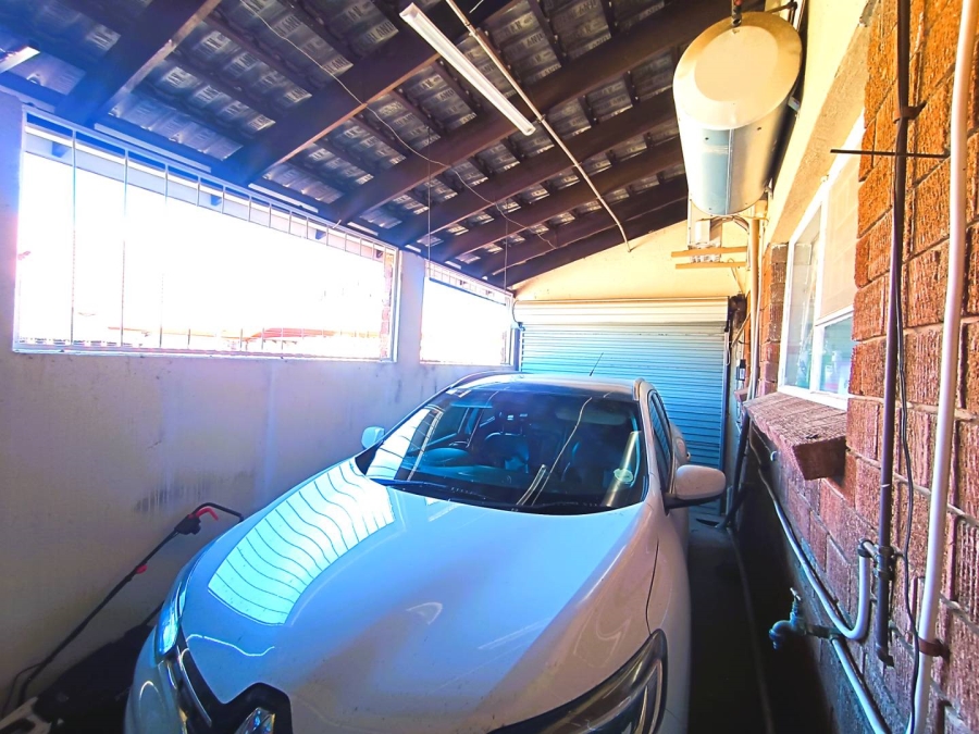 4 Bedroom Property for Sale in Langenhovenpark Free State